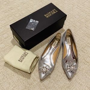 Badgley Mischka Karina Silver Flats 8.5